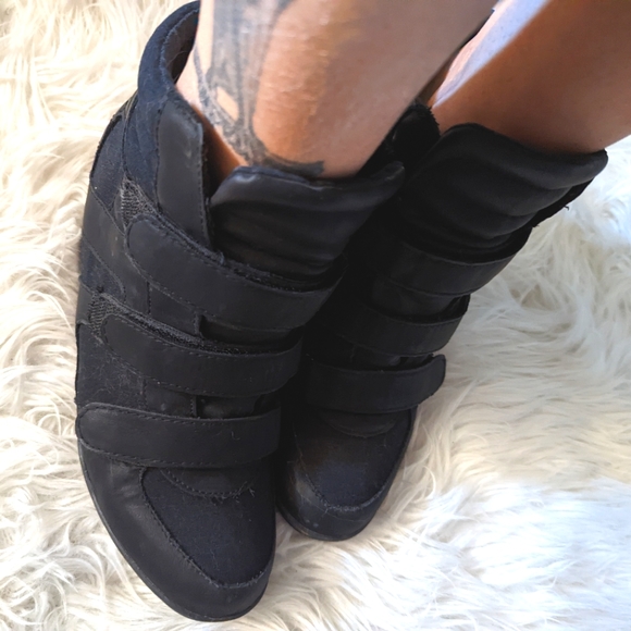 Women's Booties - Picture 4 of 12